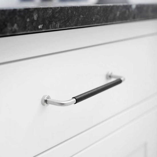 Poignée Lounge - 160mm - Acier Inoxydable/Cuir Noir